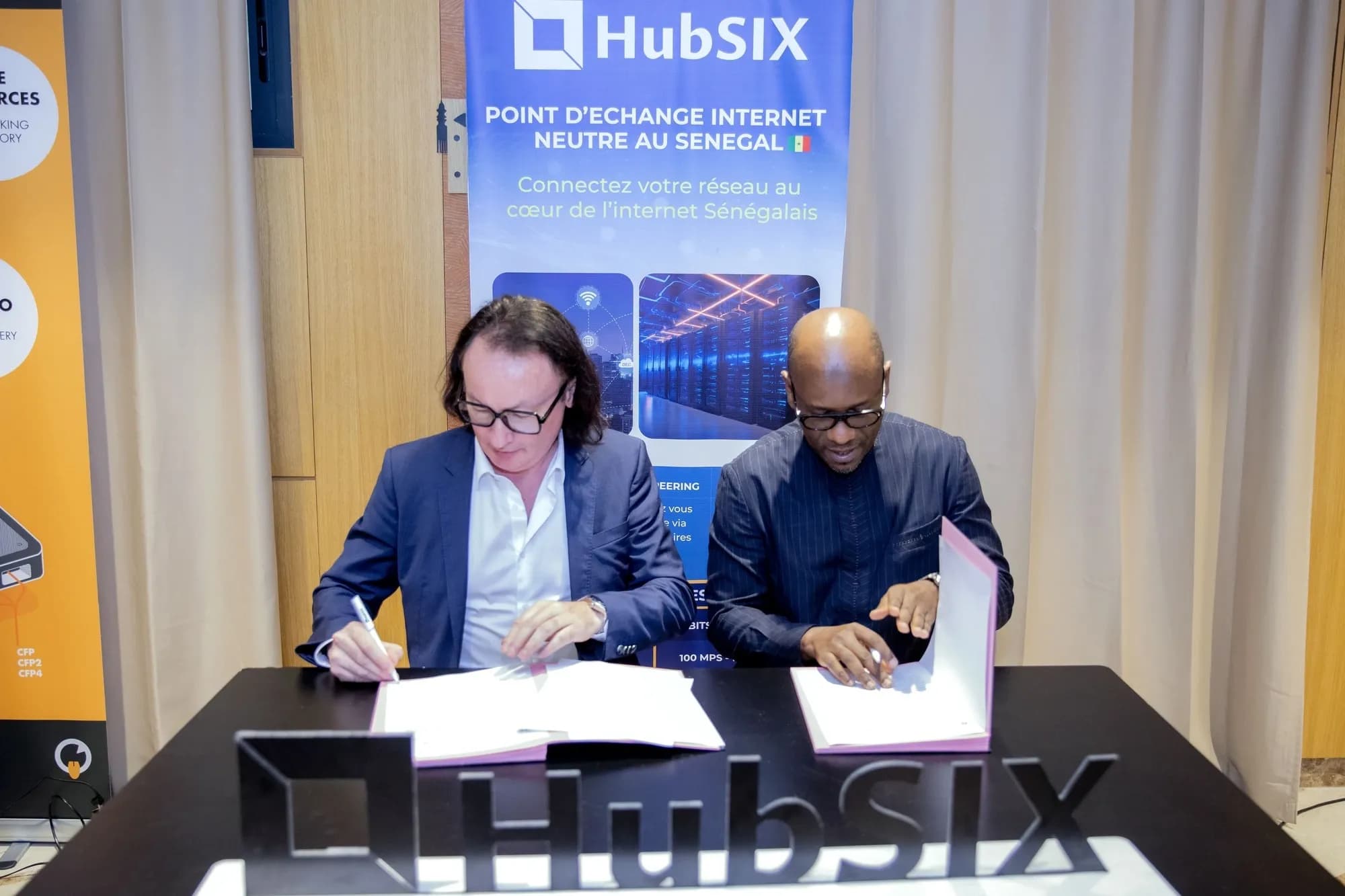 Signature d’un partenarait entre HubSIX et FranceIX